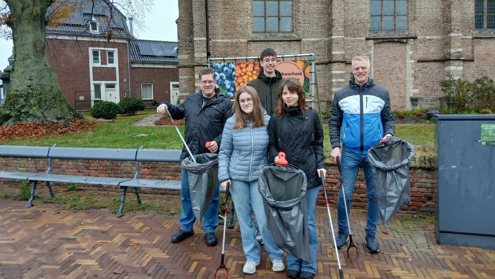 Jongeren van RefleXion samen met leiding.