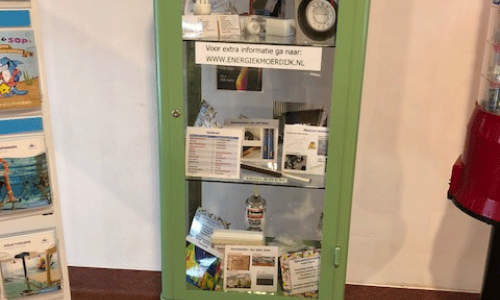 Vitrinekast Energiek Moerdijk in 'de Niervaert'